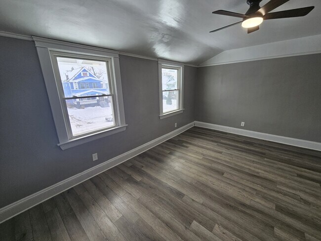 Building Photo - 3386 E 134th St