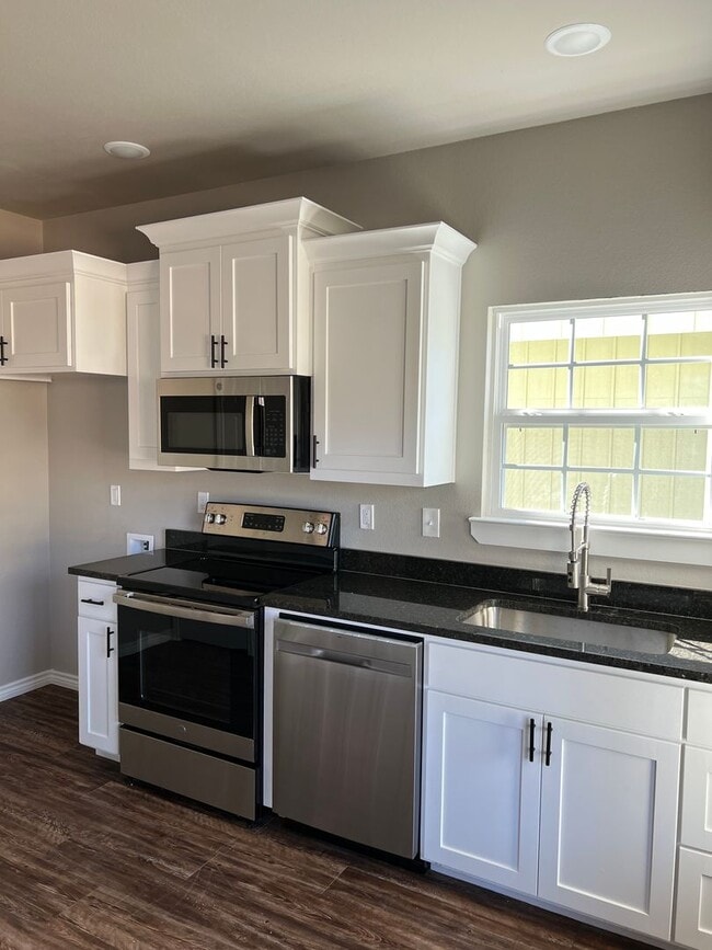 Building Photo - 2553 W Harold St