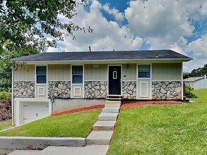 Building Photo - Lovely 3 Bed located in Stone Mountain.