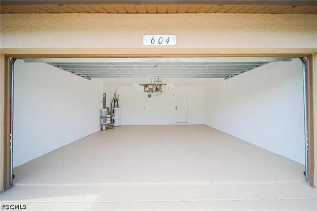 Building Photo - 604 Thomas Sherwin Ave S