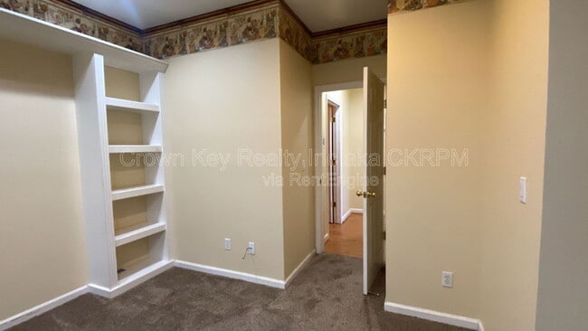 Building Photo - 1367 Gwerder St