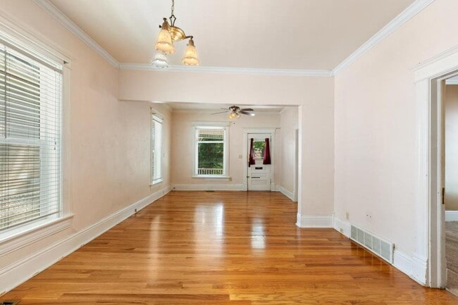 Building Photo - 2220 W Kiowa St