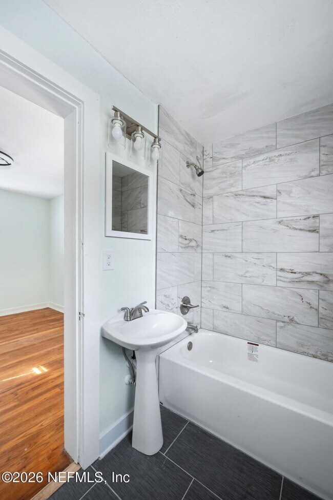 Building Photo - 1438 Dancy St