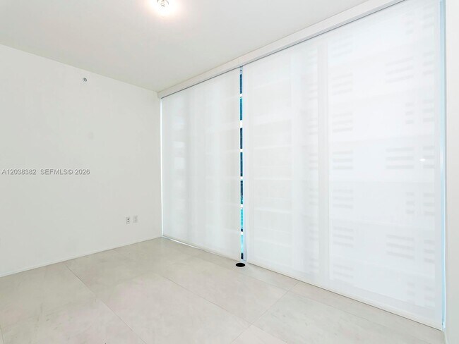 Building Photo - 1000 Biscayne Blvd