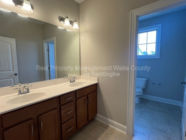 Building Photo - 1351 Gilwood Dr