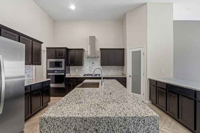 Building Photo - 925 Louisiana Downs Ave