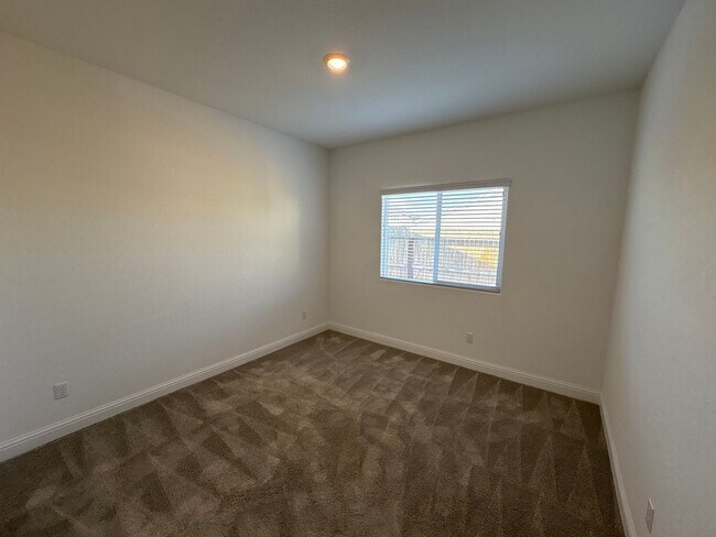 Building Photo - Lennar Home with Solar Available now for m...