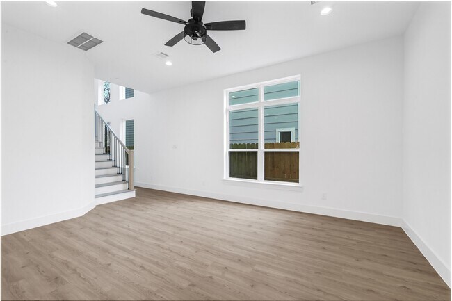Building Photo - 2311 Solo St