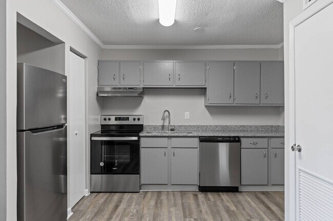 Building Photo - 105 P' Poole Ave #101: Red Bank 1Bed/1Bath Apartment w/ Laundry Units, Central AC, and Granite Co...