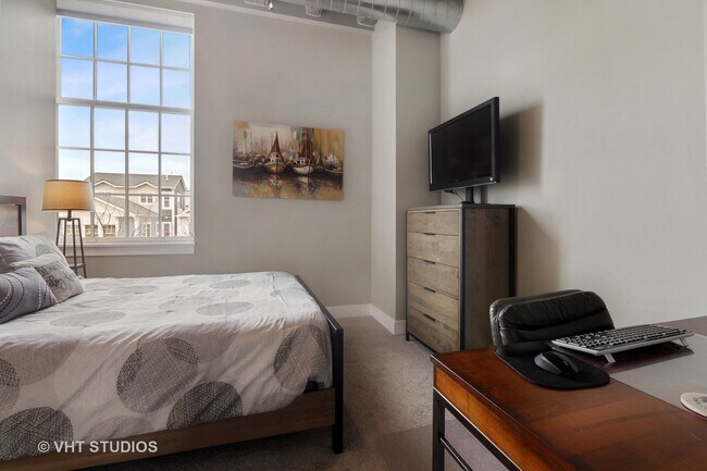 Building Photo - 154 School St