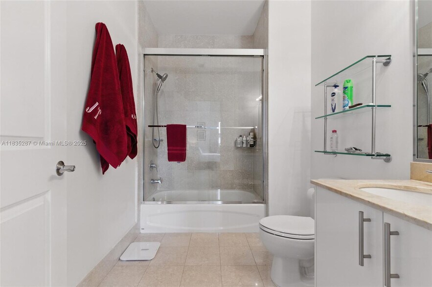 Building Photo - 2701 SW 3rd Ave