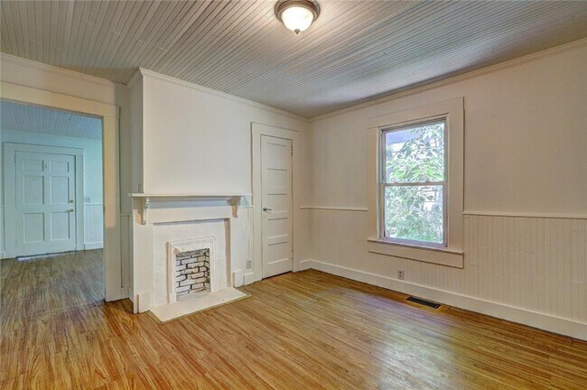 Building Photo - 294 Madison St