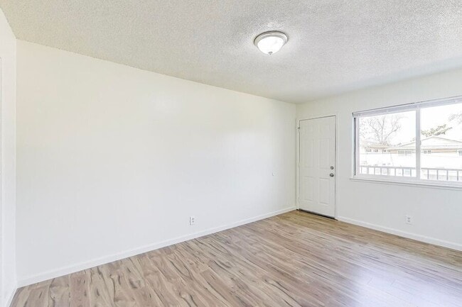 Building Photo - 5677 Hoffman Ct