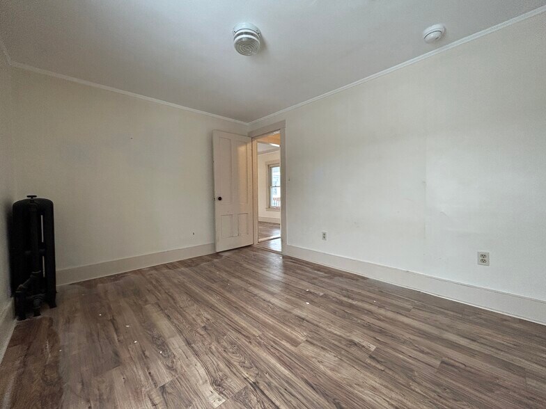 Bedroom 2 - 29 Cross St