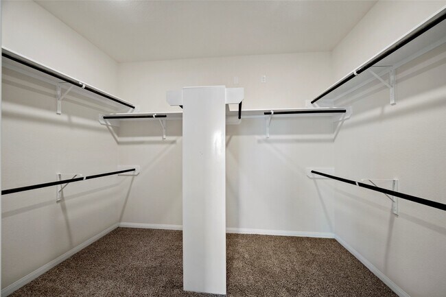 Building Photo - 1403 Holly Chase Dr