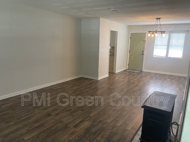 Building Photo - 4373 S Yale Ave