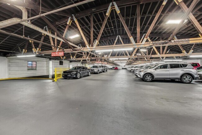 Building Photo - 2909 N Sheridan Rd