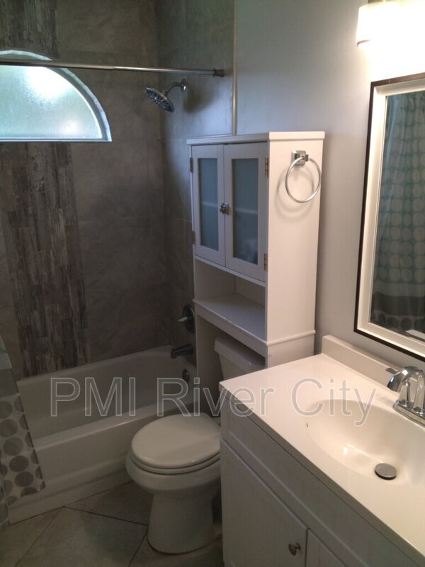 Building Photo - 2320 Locustwood Ct