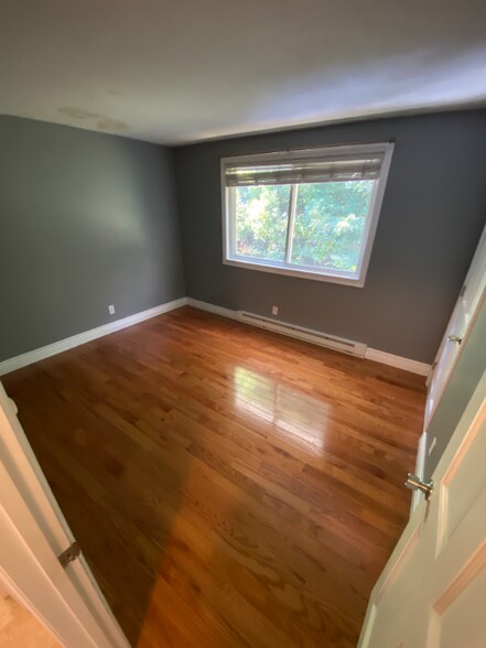 Building Photo - 5 Turnpike Rd