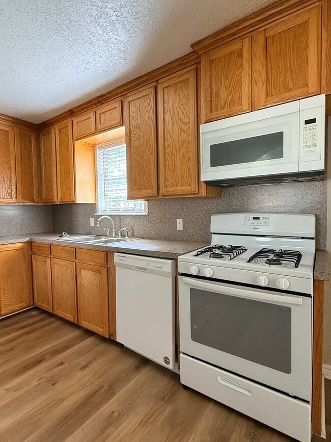 Building Photo - Spacious 3 Bed 1 Bath - Burkburnett