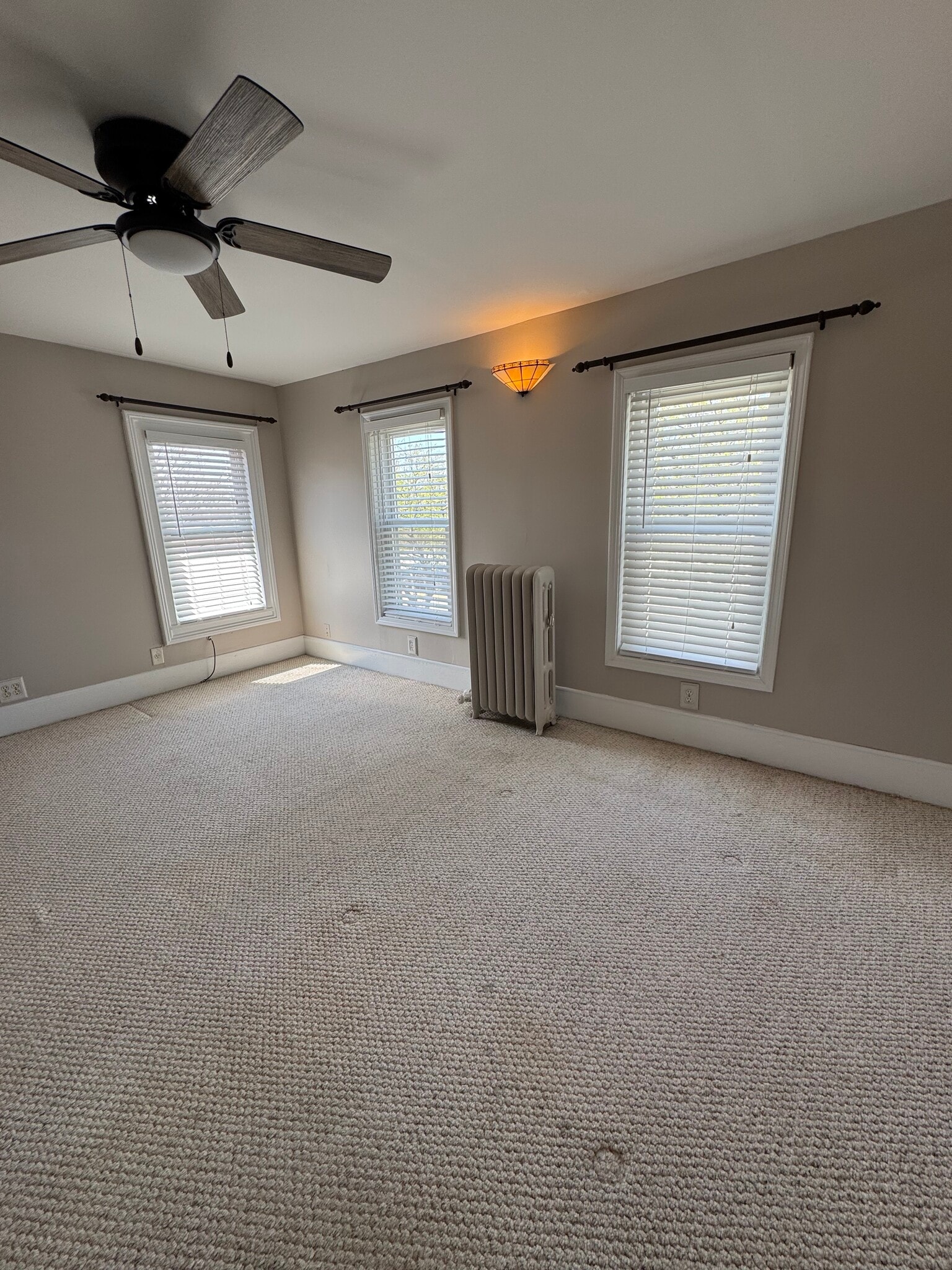 Building Photo - 1402 S State St