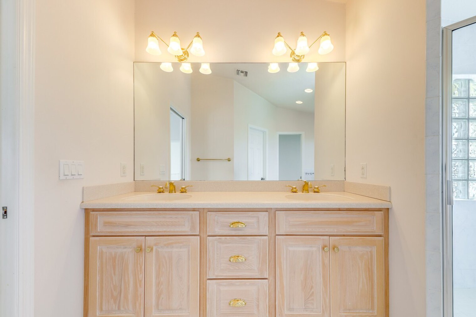 Building Photo - 247 Apache St