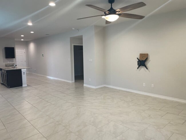 Building Photo - 2338 Sky Crest Dr