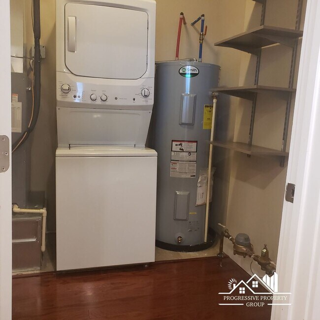 Building Photo - 525 E Kiowa St