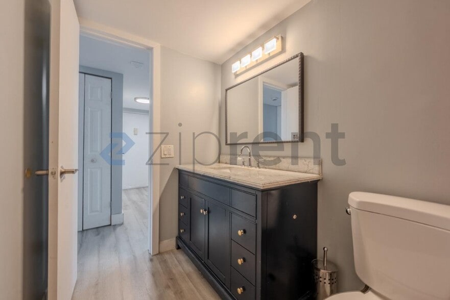 Building Photo - Unit 505
