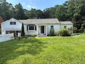 Building Photo - 158 Jelliff Mill Rd