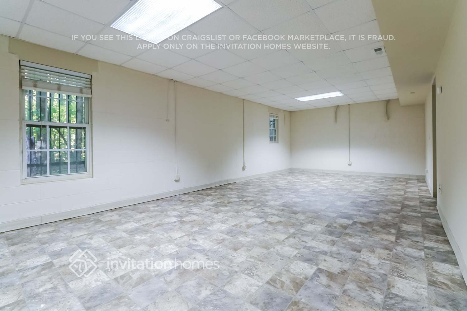 Building Photo - 3700 Turret Ct NE