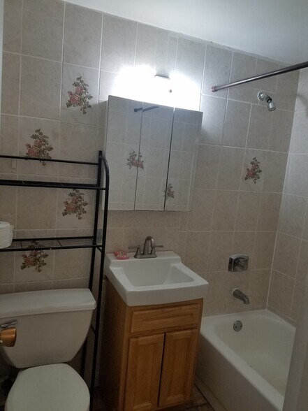 Bathroom - 167 Sands St