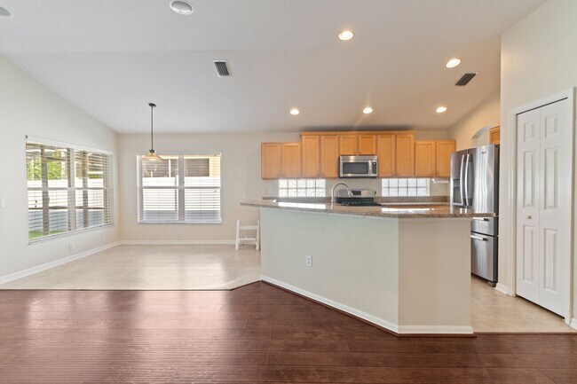 Building Photo - 4 bed, 2 Bath New Tampa Home for Lease!