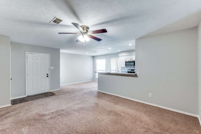 Building Photo - Prime Denton Living: 3-Bed Home Near UNT & Denton High