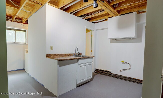 Building Photo - 421 Brown Rd