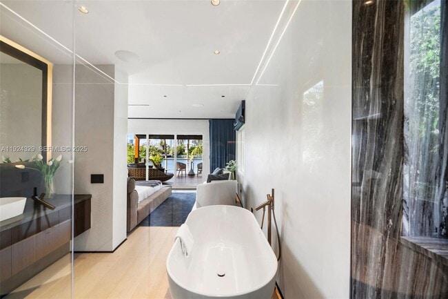 Building Photo - 244 W San Marino Dr