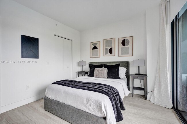 Building Photo - 121 NE 34th St