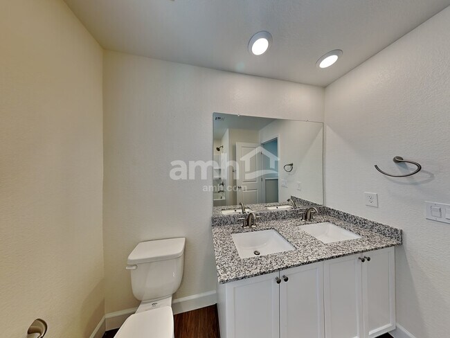 Building Photo - 9260 S Park St