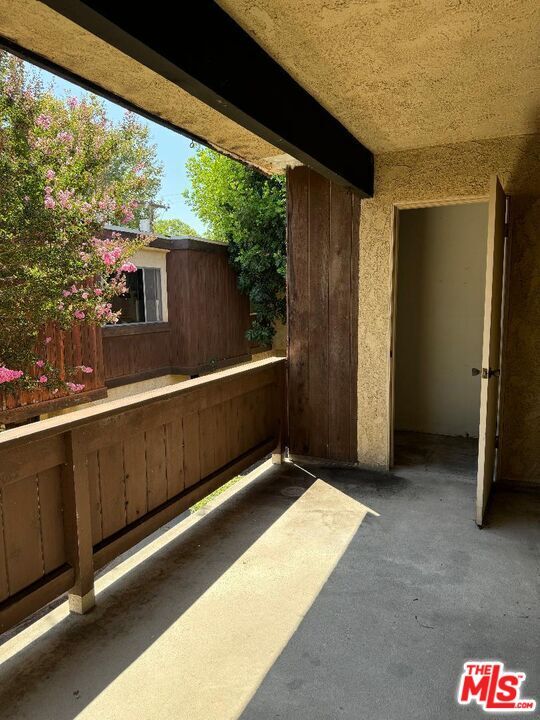 Building Photo - 13112 Moorpark St