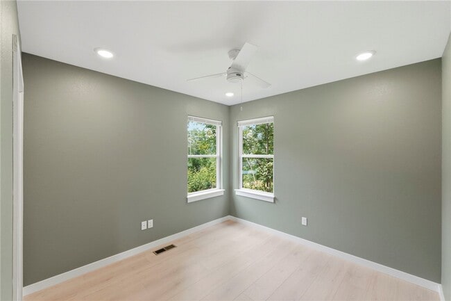 Building Photo - 14 Marisco Ln