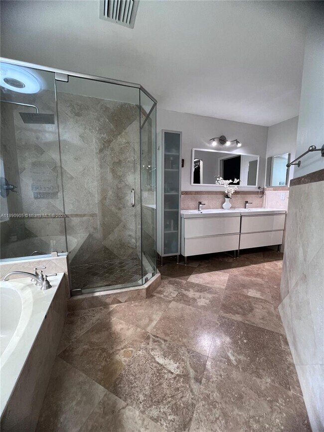 Building Photo - 1371 Bayview Cir