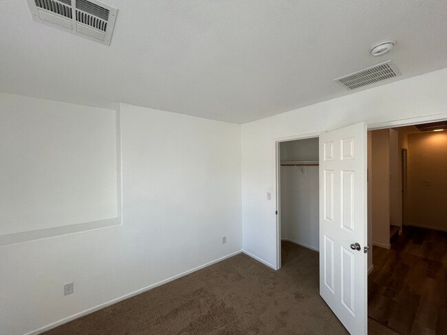 Building Photo - Rooftop Views and 3bed house for rent