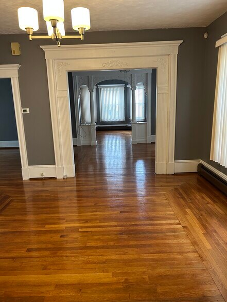 Building Photo - 250 Shaw St