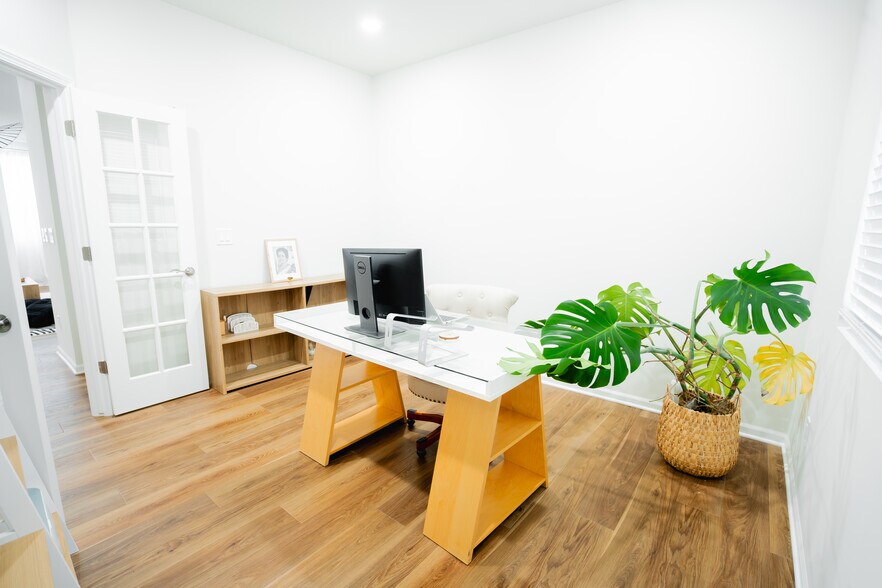 Building Photo - 6037 Fieldstone Cir