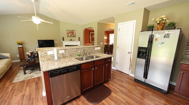 Building Photo - Immaculate Home in Collington Farms