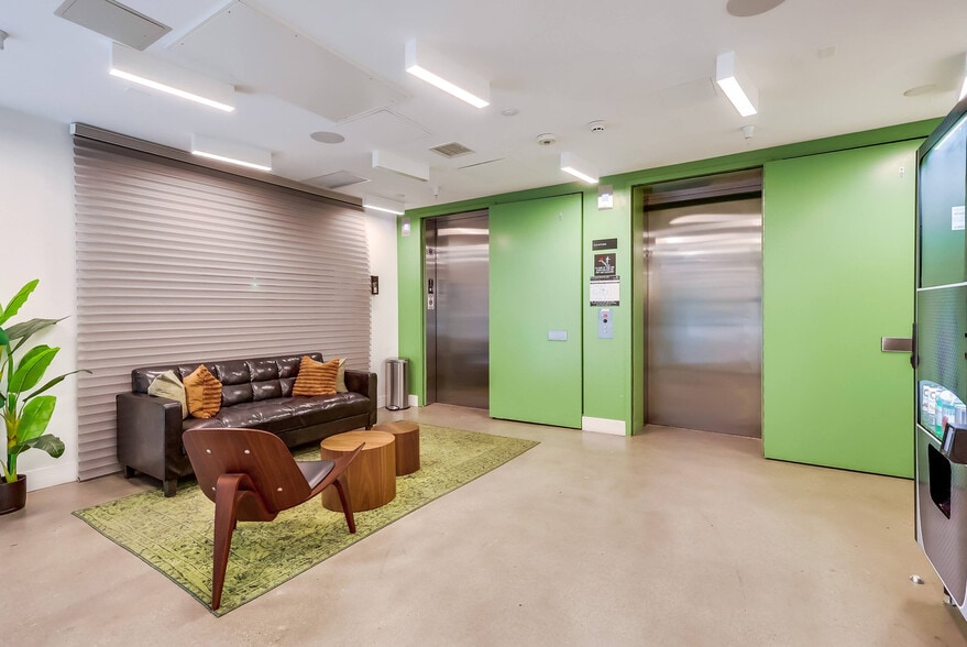 Building Photo - 3630 Overland Ave