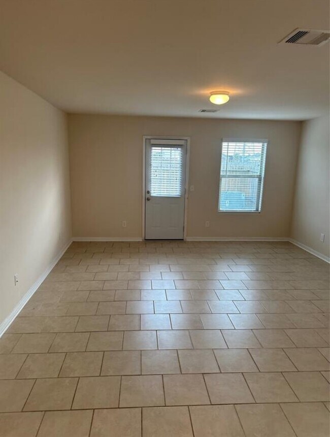 Building Photo - 20139 Linden Spruce Ln