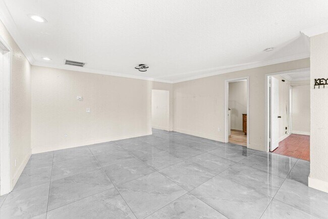 Building Photo - 110 W Rubber Tree Dr