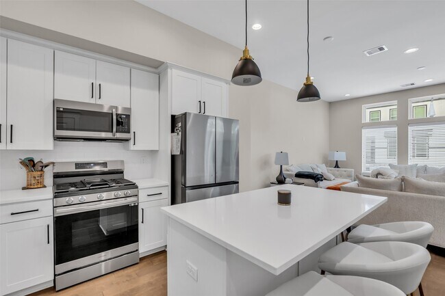 Building Photo - 5303 Donovan Gdns Ln