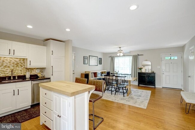 Building Photo - 6510 Carriage Dr